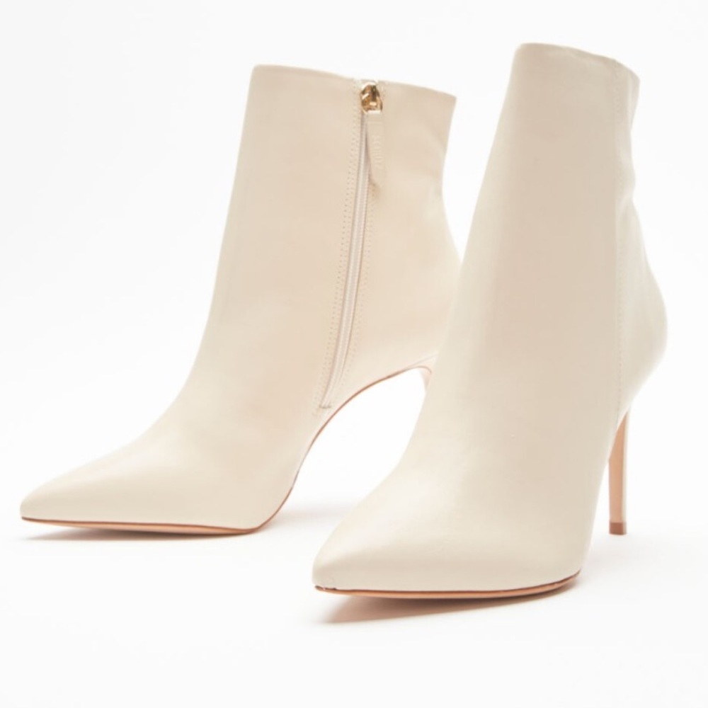 Schutz, Mikki-2 Heeled Bootie, size 8, Eggshell, great condition!, no box
